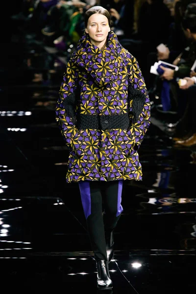 Look 32